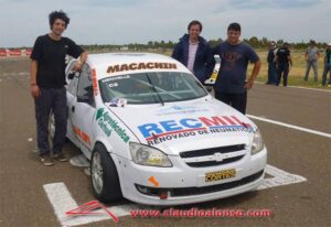 Alumnos del Curso de Mecánica de Competición atienden el Chevrolet Corsa de Matías Menvielle de TN Clase 2